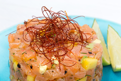 tartar de salmón y aguacate japonés