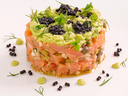 tartar de salmón y aguacate caviar